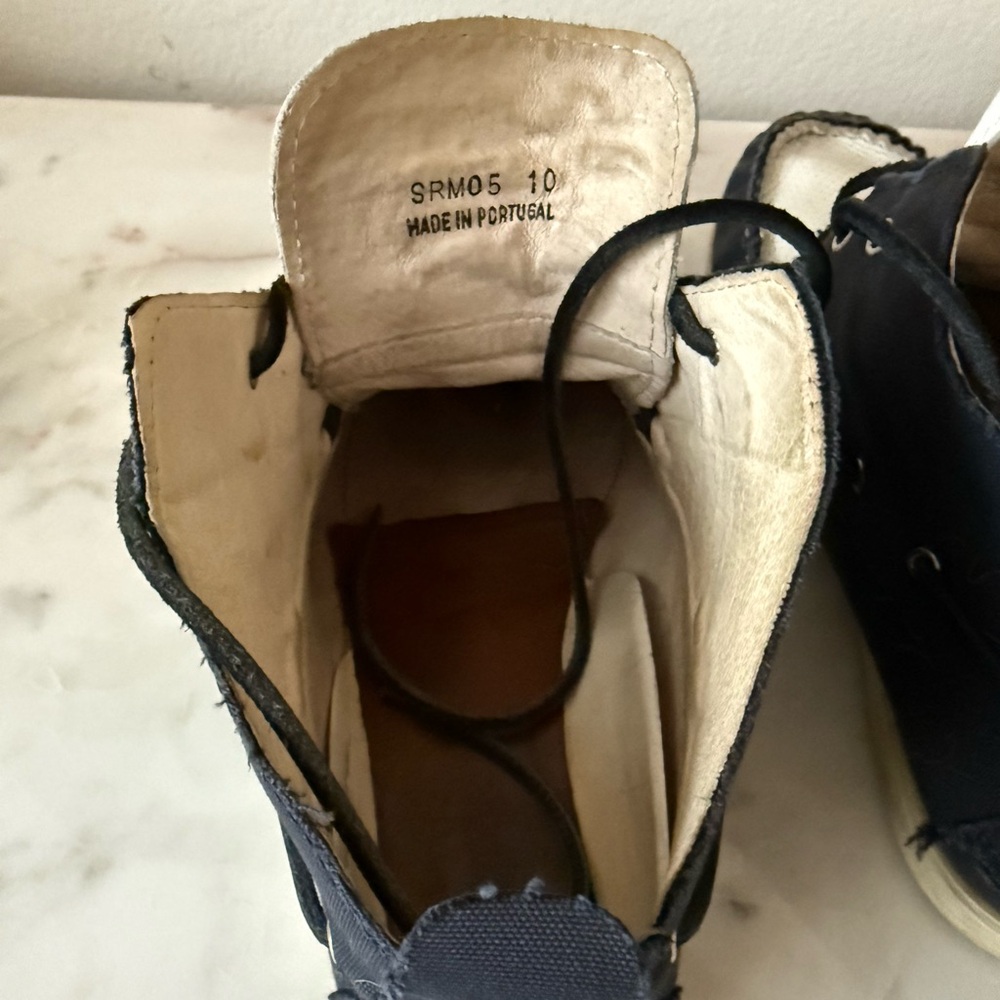Generic Man - Men’s Size 10 Navy and White Casual Shoes - Picture 8 of 8